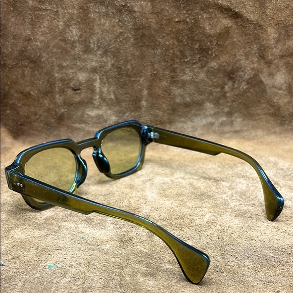City Girl Vintage Style Green Transparent Frame Sunglasses - Picture 5 of 9